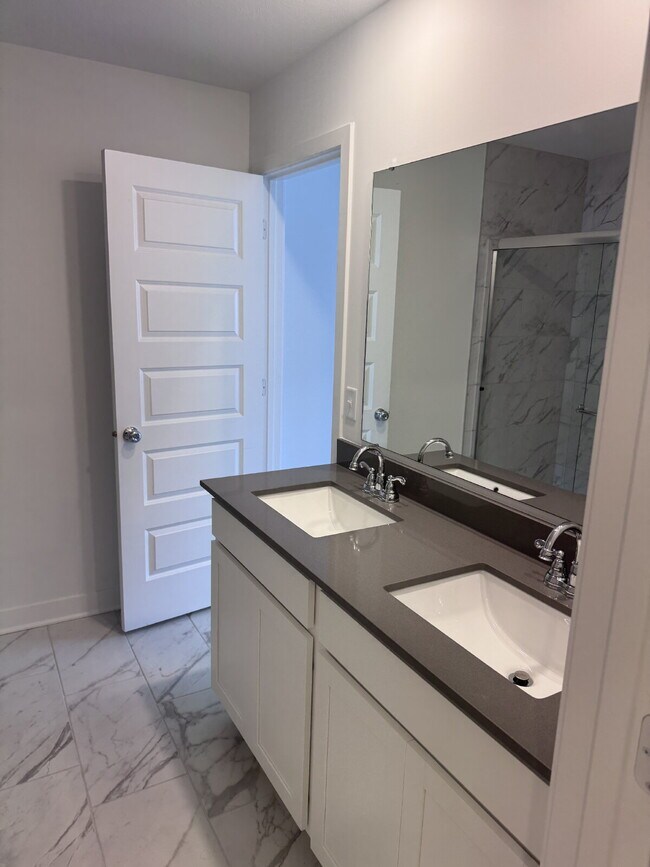 Building Photo - "Chic & Spacious 3-Bed Condo with Granite Elegance in Fishers!"