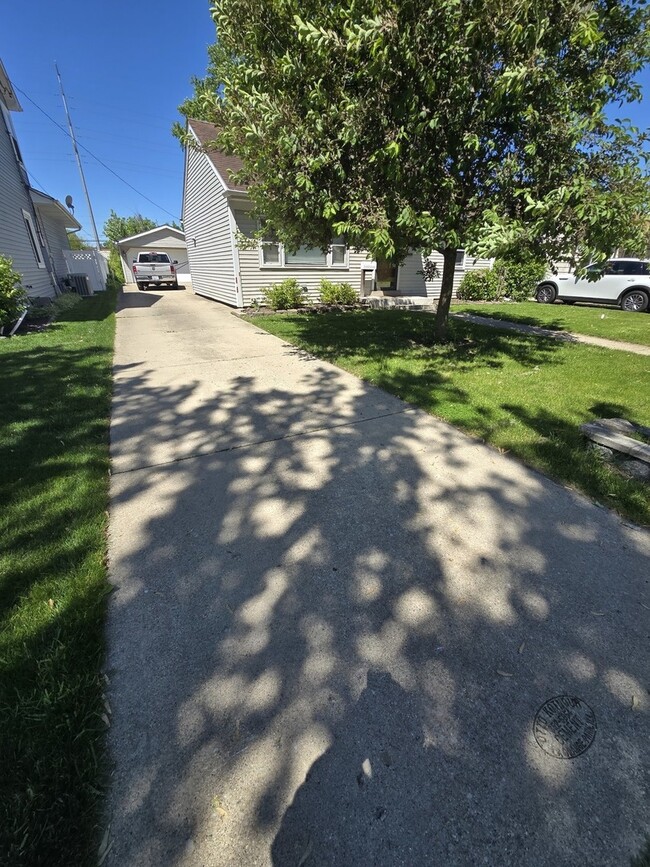 Building Photo - 1436 Beach Ave
