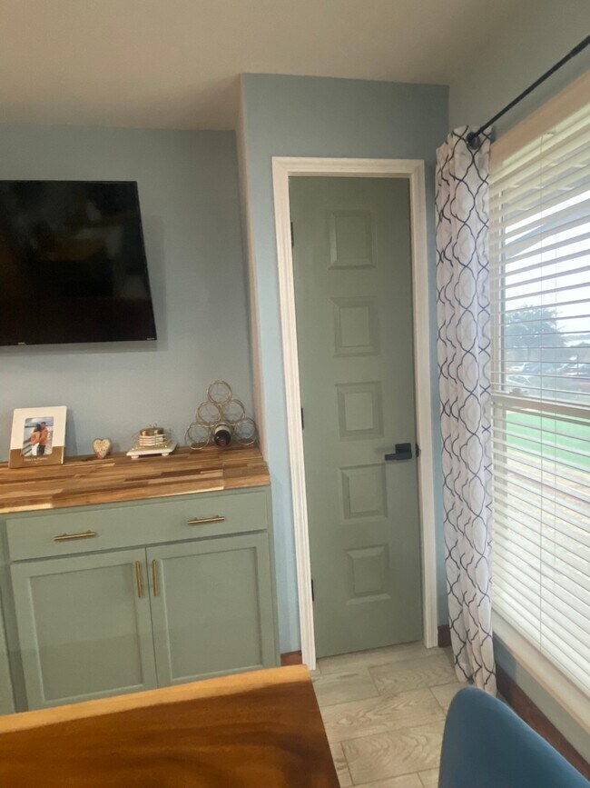 Building Photo - 16 Mariner Village Dr