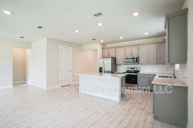 Building Photo - 2132 Live Oak Lake Rd