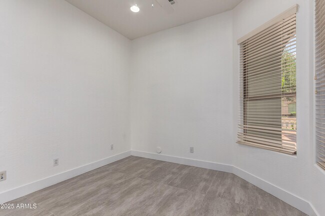 Building Photo - 4711 E Buckboard Ct