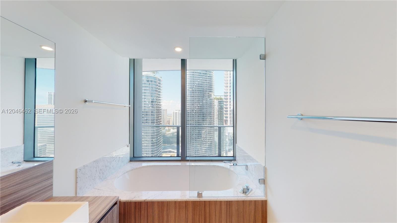 Building Photo - 1000 Brickell Plz