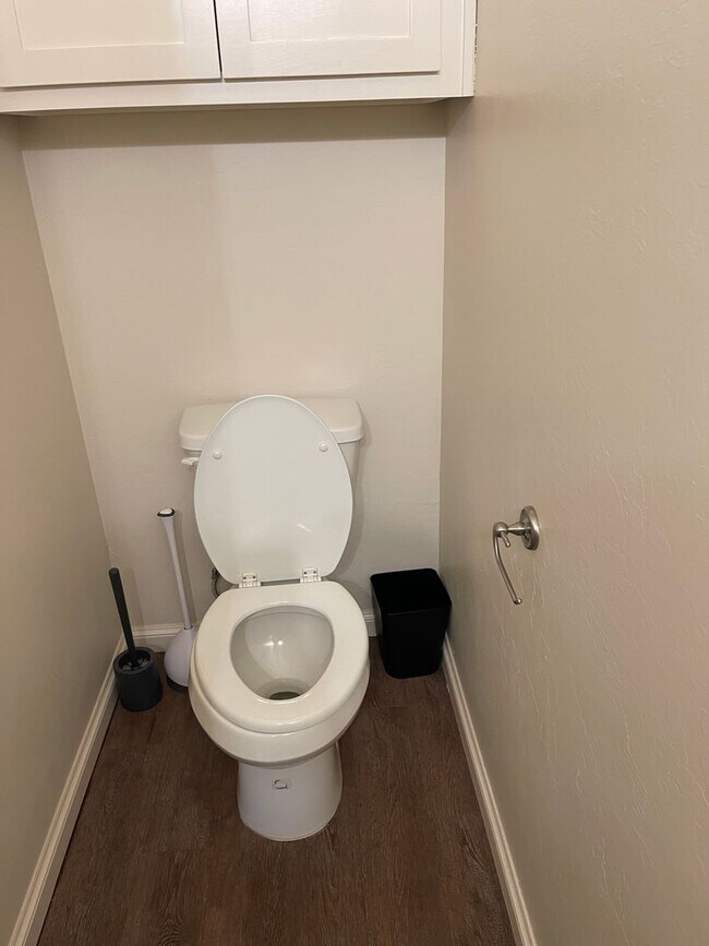 Building Photo - *Fully Furnished* 4 bedroom, 2.5 bathroom, 2 car garage Gated Neighborhood