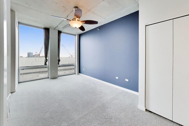 Building Photo - 720 N Larrabee St