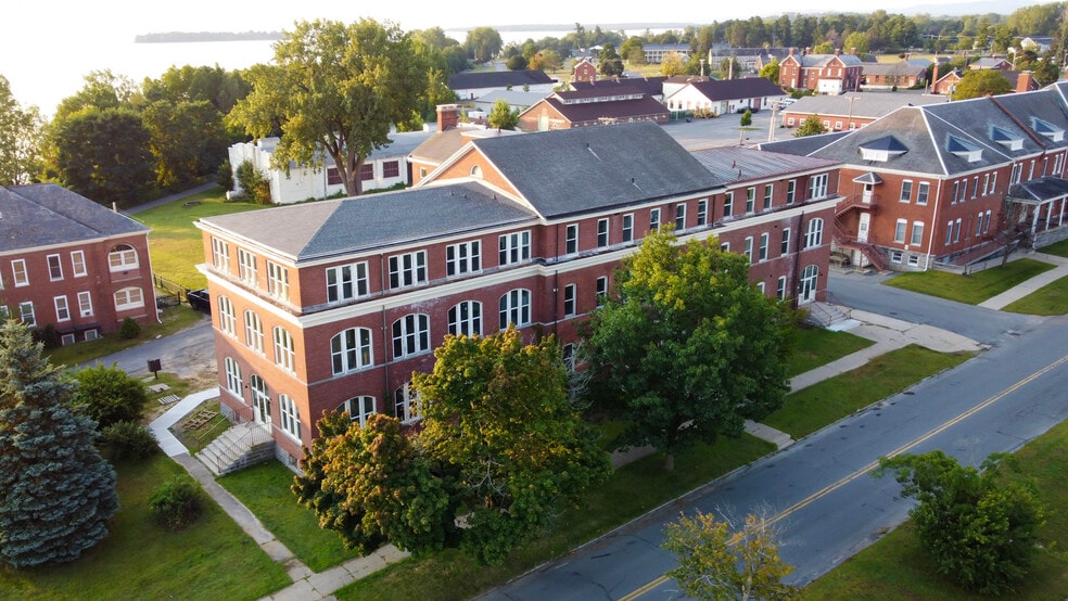 Apartment Unit, 34 US Oval, Plattsburgh NY - 34 US Oval