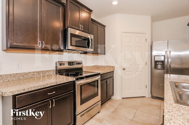 Building Photo - 1053 SW Canary Terrace