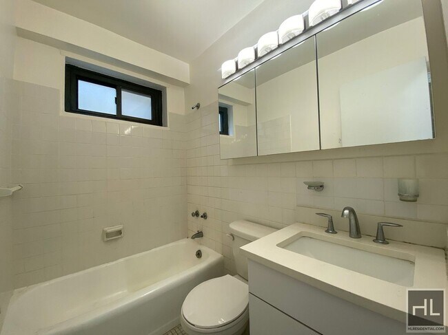 Building Photo - E 88th St