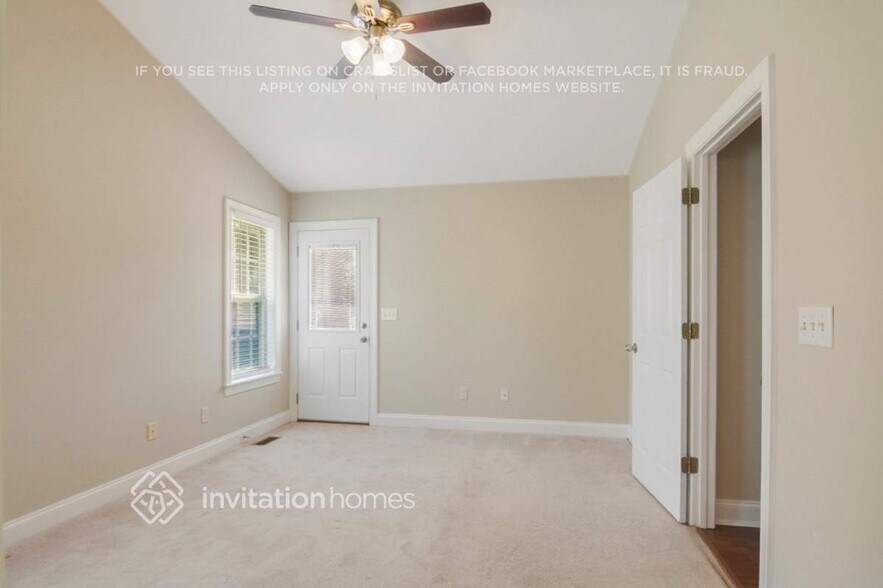 Building Photo - 601 Flicker Ct