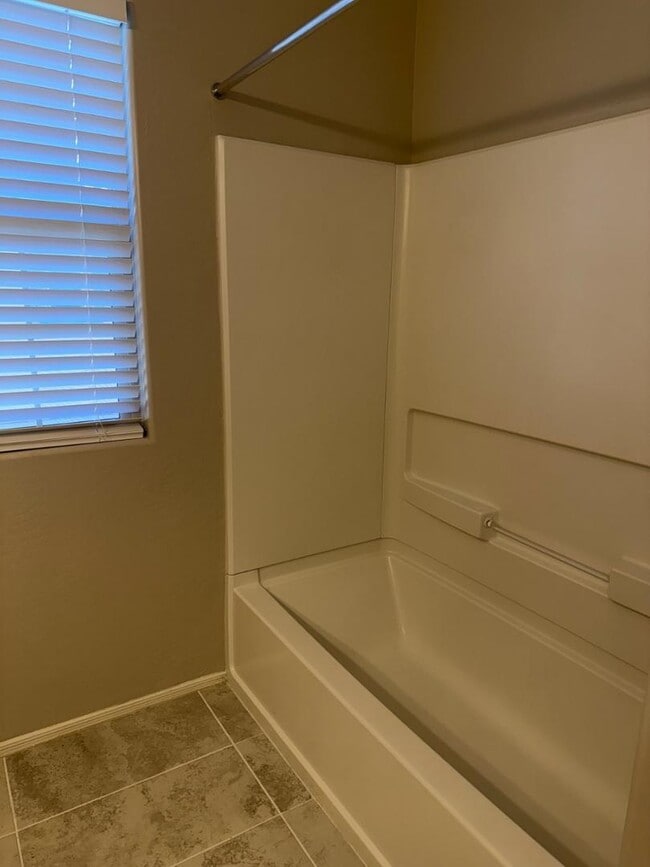 Building Photo - 1132 S Amulet