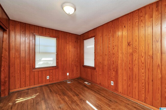 Building Photo - 1301 27th Ave N