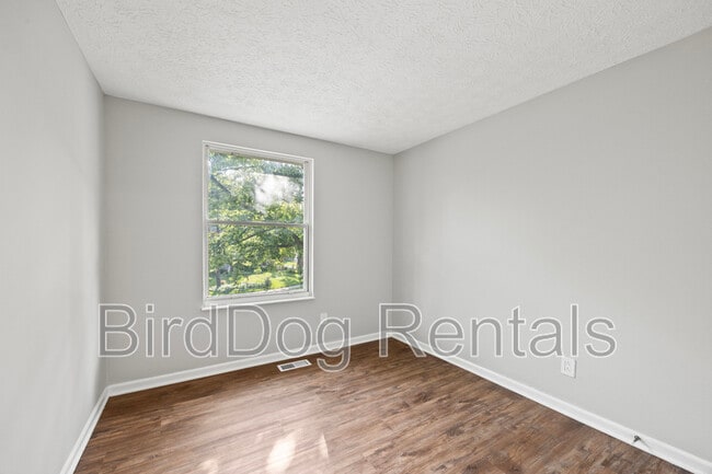 Building Photo - 5970 Almina Dr