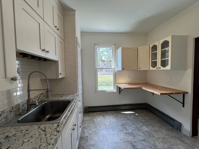 Building Photo - 822 Tuckerton Ave