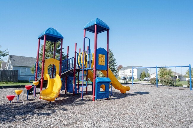 Building Photo - "Charming 3-Bedroom Home with 2.5 Baths and 2,125 Sq Ft in Greenfield, IN!"