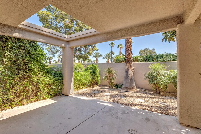 Building Photo - 48594 Oakwood Way
