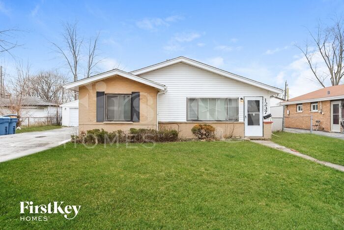 Primary Photo - 1237 Balmoral Ave