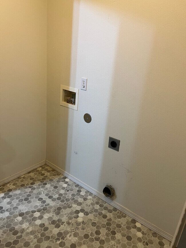 Building Photo - Welcome to this charming 3 bedroom, 2 bathroom home located in Nampa, ID.