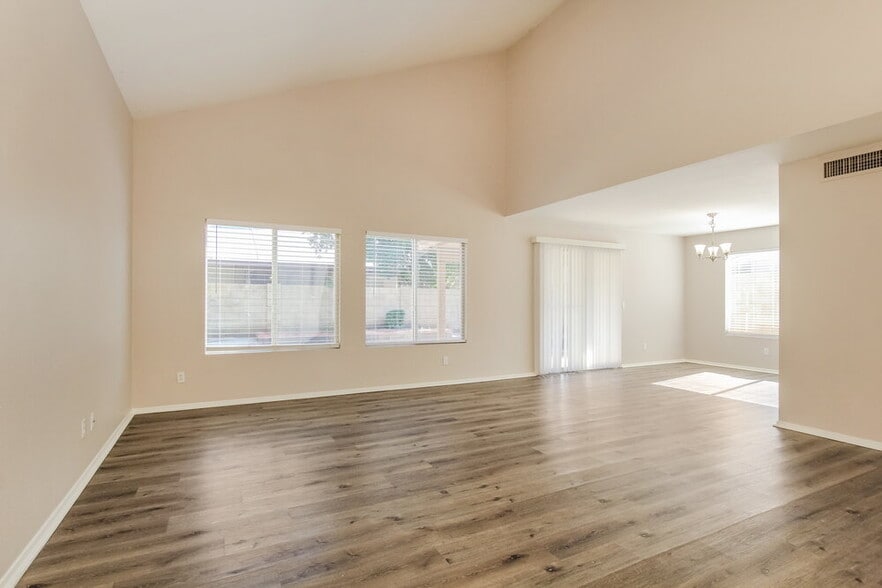 Building Photo - 9147 N 73rd Ln