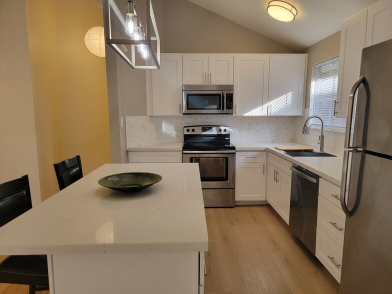 Building Photo - 9506 Sand Point Way NE