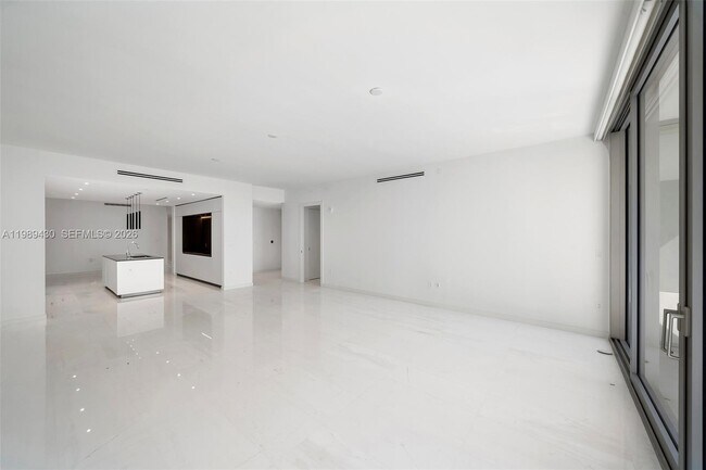 Building Photo - 300 Biscayne Blvd Way