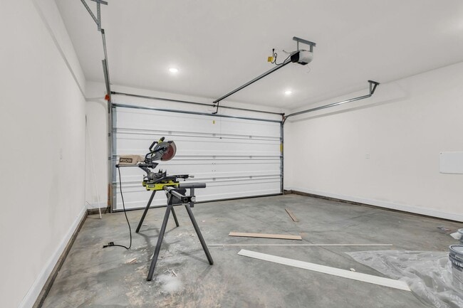 Building Photo - 1718 Lateglow Wy