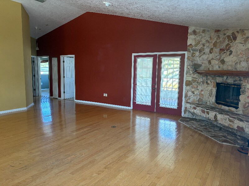 Building Photo - 340 Quail Dr