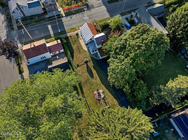 Building Photo - 138 Elm St