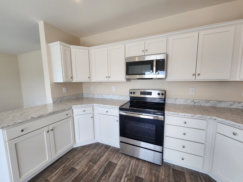 Building Photo - 73 Ivan Dr