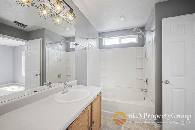 Building Photo - 1574 Calais Ct