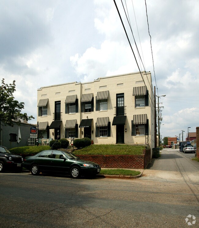 Building Photo - 16 S Dooley Ave
