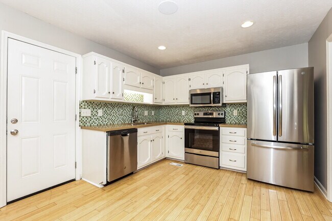 Building Photo - 116 Hermitage Dr