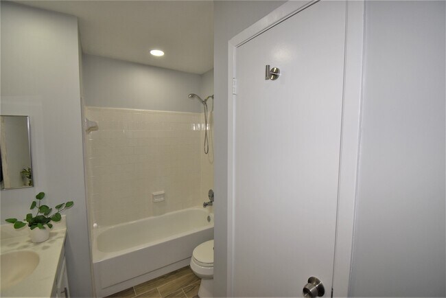Building Photo - 18058 Brooknoll Dr