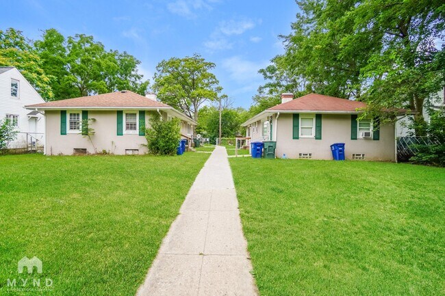 Building Photo - 2389 Hiawatha Park Dr