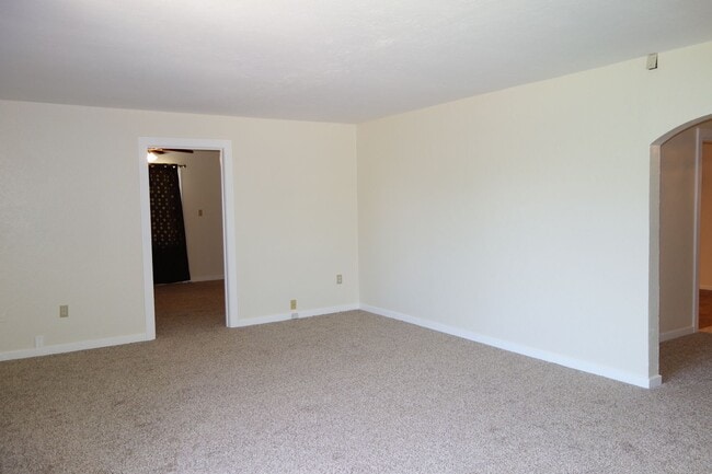 Building Photo - ? Charming Country Home Available November! ?