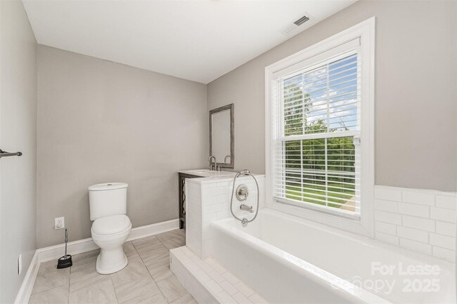 Building Photo - 1164 Bradford Mountain Rd