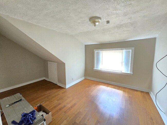 Building Photo - ? Renovated 4-Bedroom Home with Modern Upg...