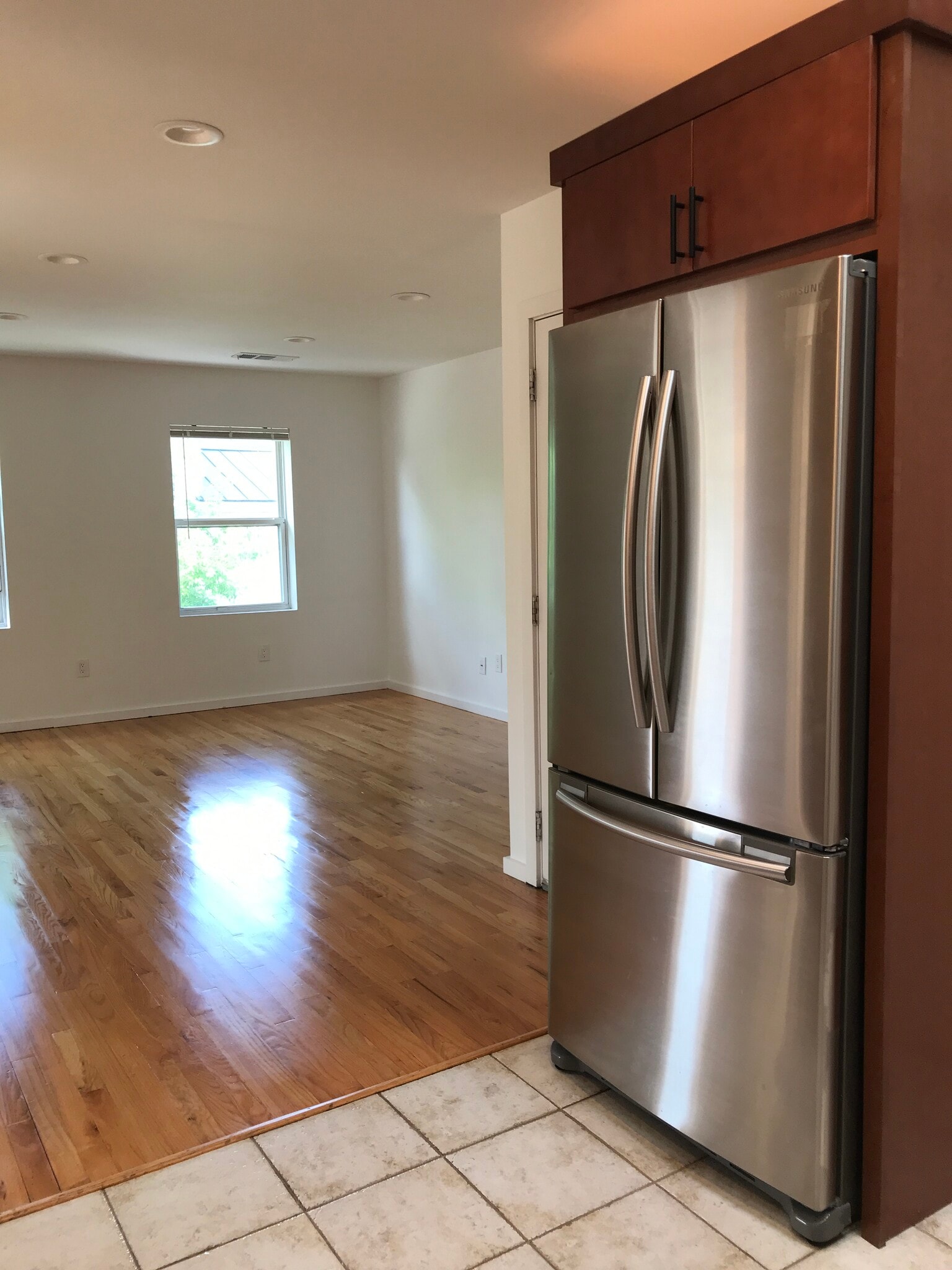 Building Photo - 575 North Broadway