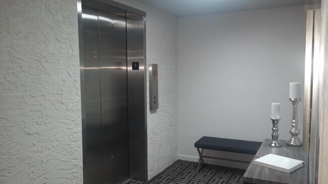 Building Photo - 7950 E Camelback Rd