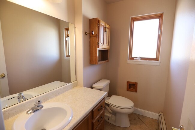 Building Photo - 3 bed, 1.5 bath house