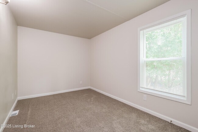 Building Photo - 2541 Rowan St