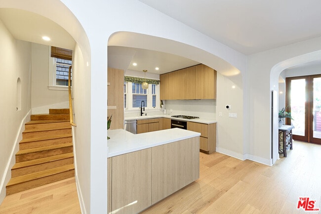 Building Photo - 34 Park Ave