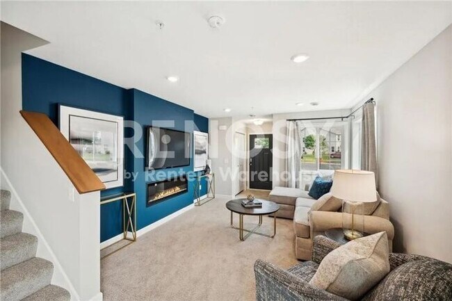 Building Photo - Available July 15th 3 Bedroom 2.5 Bath Townhome in Zimmerman