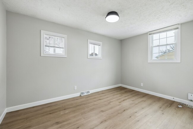 Building Photo - 3111 S 40th St