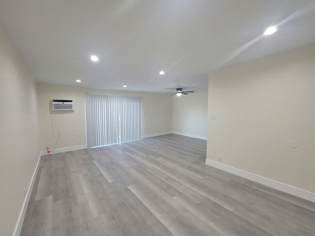Building Photo - 14609 Saticoy St