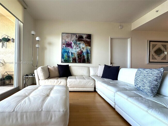 Building Photo - 2475 Brickell Ave