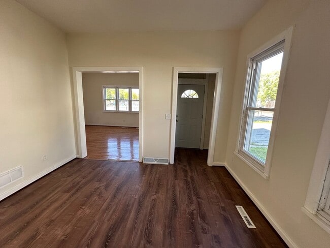 Building Photo - Meinecke Single Family Home