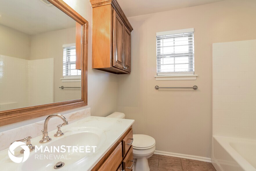 Building Photo - 817 SW 8th St