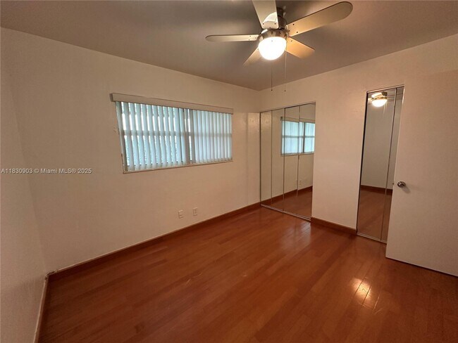 Building Photo - 6707 N Kendall Dr