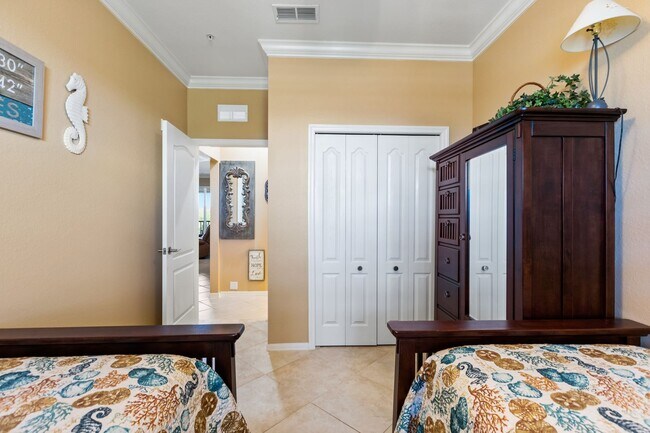 Building Photo - ** HERITAGE BAY ** 2 BED / 2 BATH - CONDO ...