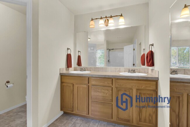 Building Photo - 3956 E Granger Dr