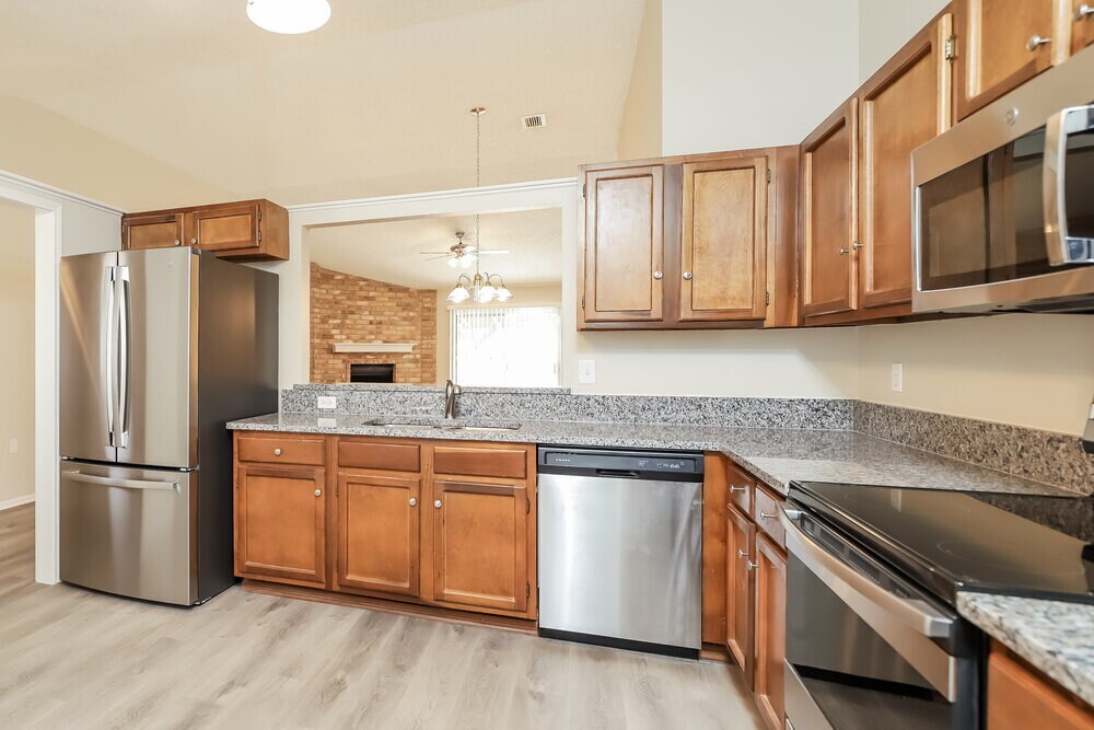 Building Photo - 16118 Rocky Creek